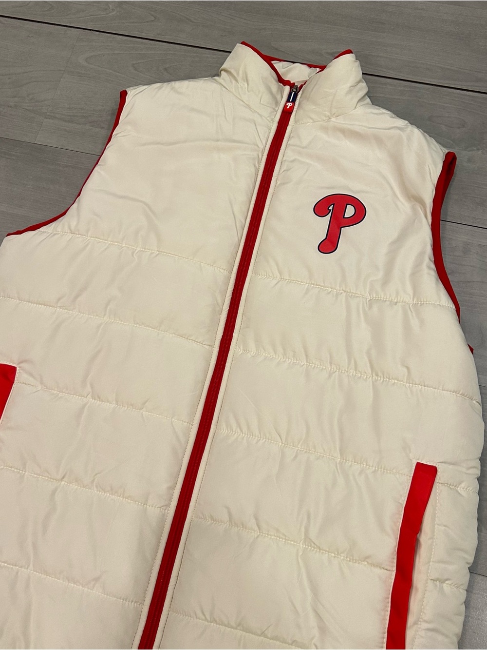 Philadelphia Phillies 2025 Mothers Day Puffer Vest SGA Adult L White Red MLB